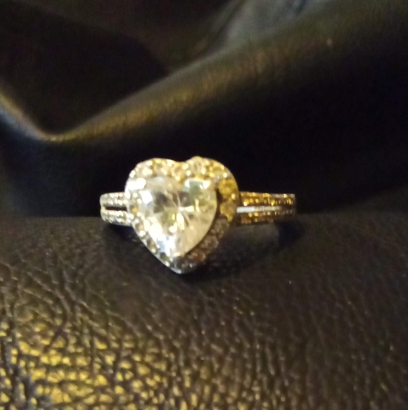 Elegant 925 Silver CZ Heart Ring - Picture 3 of 5